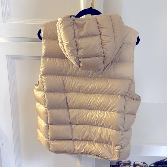 Lightweight Responsible Down Packable Puffer Vest - Picture 5 of 13